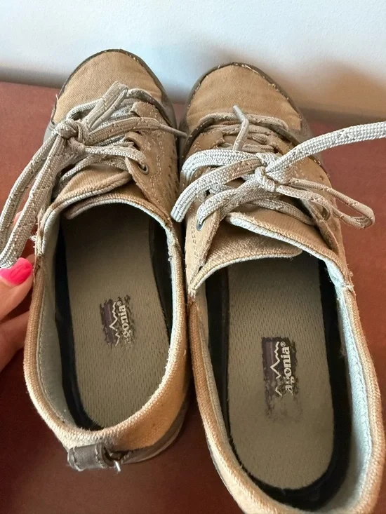 Women’s Patagonia Canvas and Suede Lace-Up Shoes - Taupe/ size 7 - Picture 5 of 7